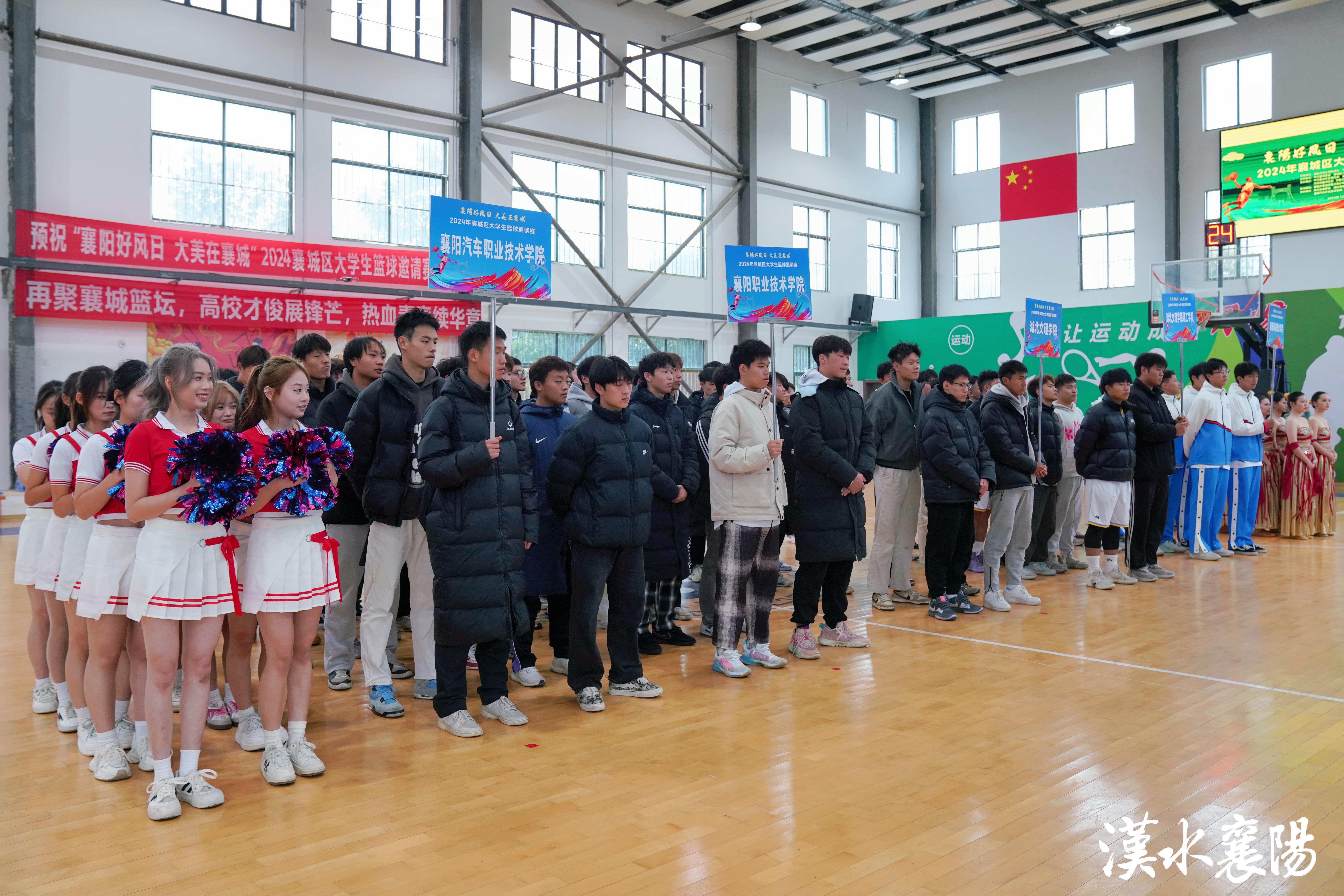 包含大学生篮球比赛精彩纷呈，团队合作取胜的词条