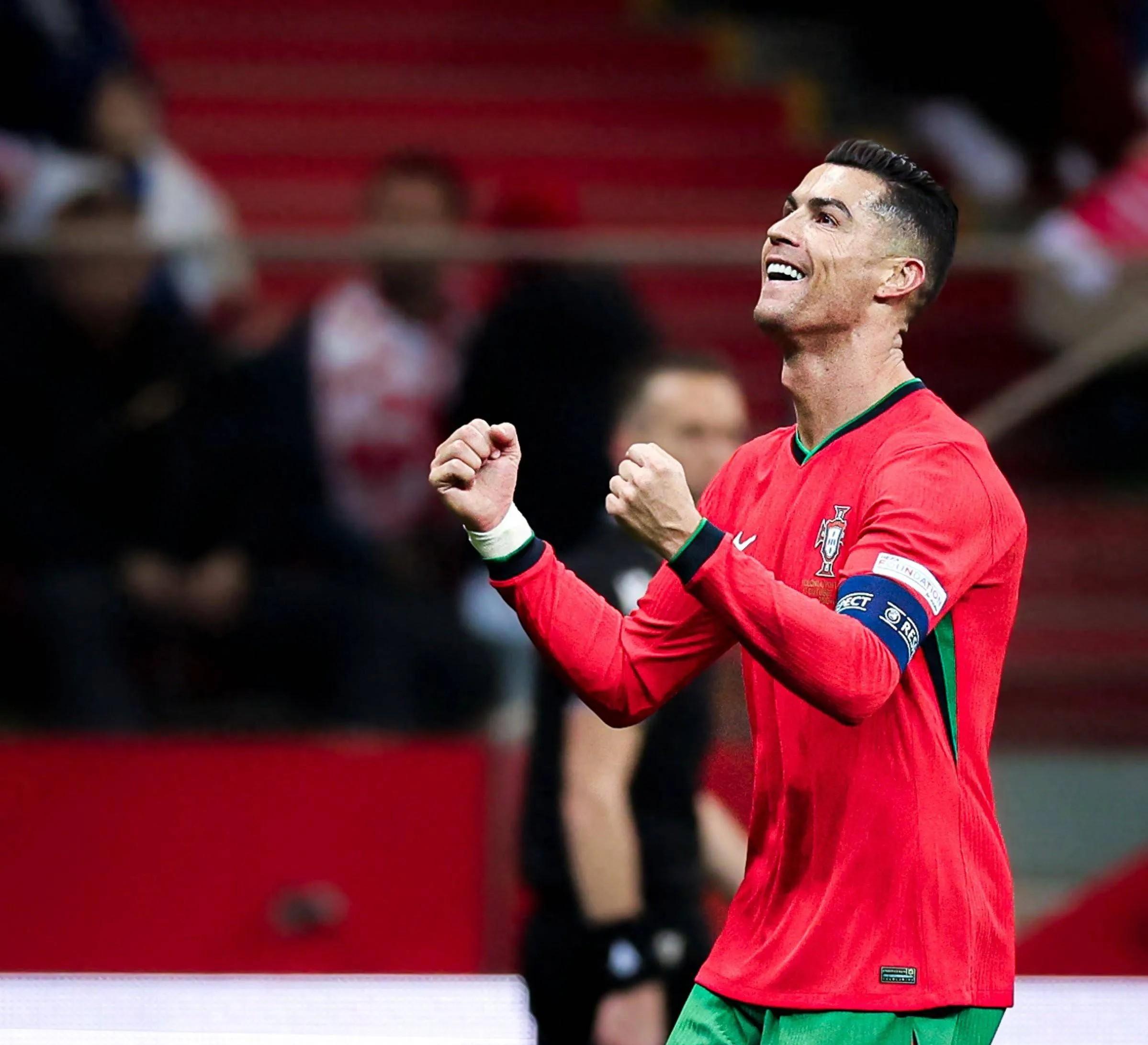 关于迎风破浪,欧洲足球赛事中球员拼尽全力的信息 关于迎风破浪,欧洲足球赛事中球员拼尽全力的信息