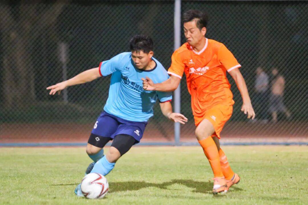 豪门对决!足球上演世纪大战 豪门对决!足球上演世纪大战