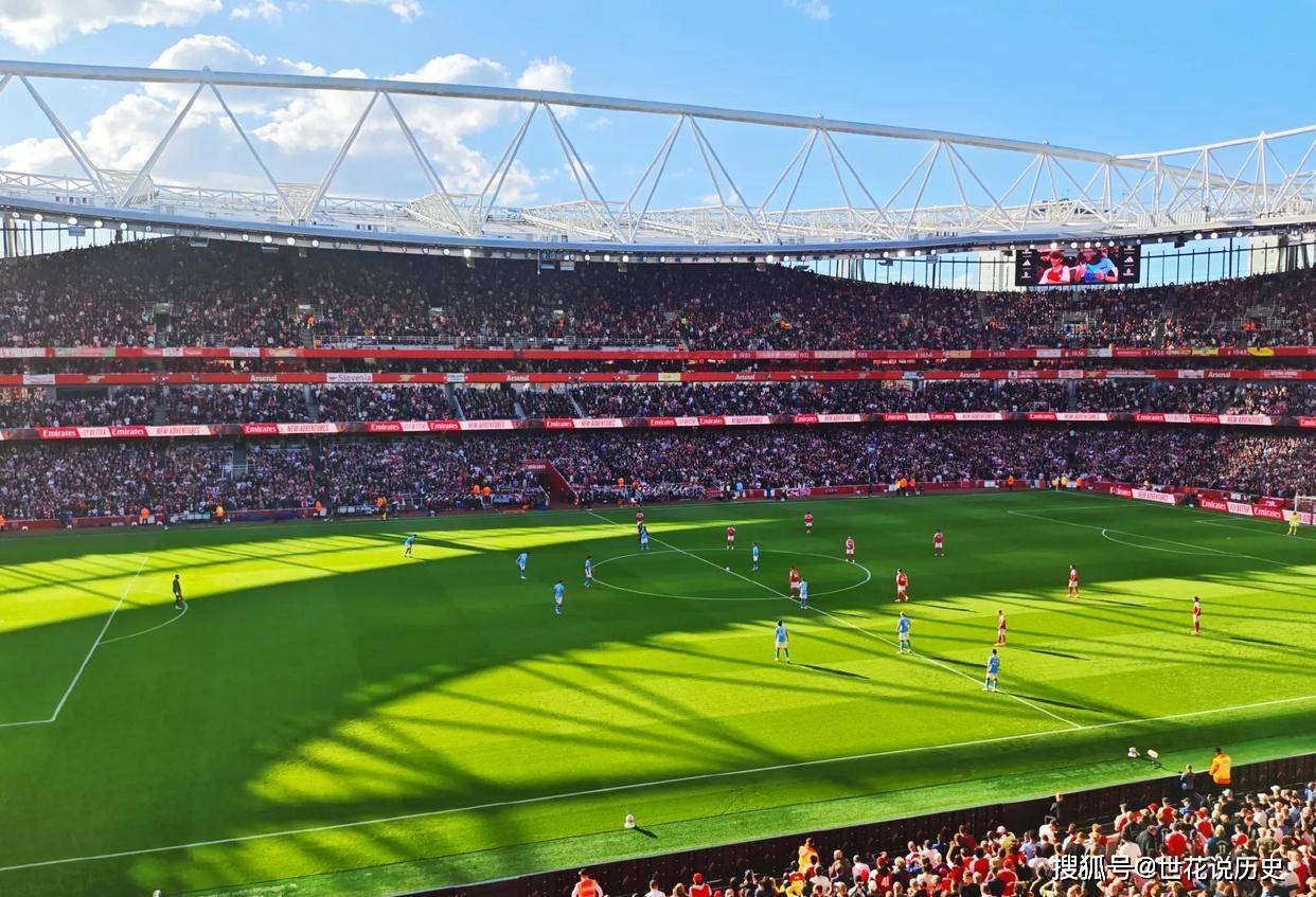 场面火爆！英超观众席沸腾不已的简单介绍