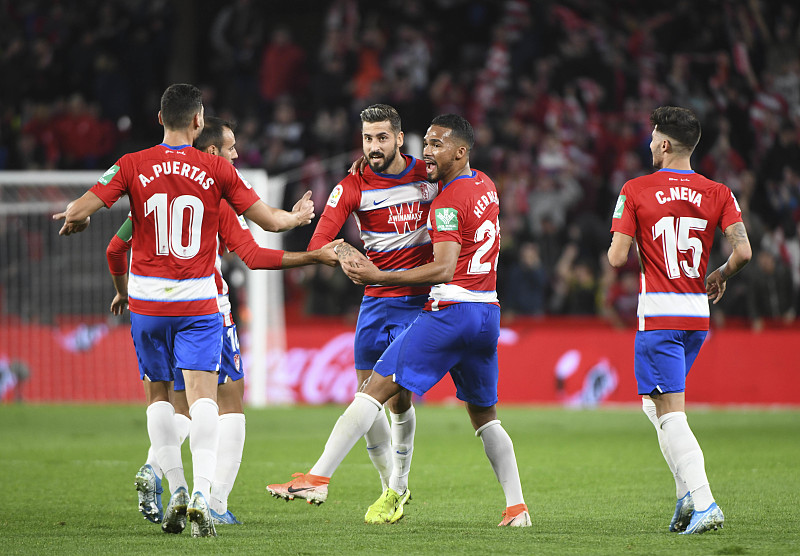 格拉纳达稳固排名,稳住榜首优势不失 格拉纳达稳固排名,稳住榜首优势不失