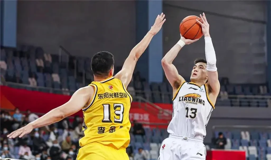 辽宁队碾压火箭,字母哥关键制胜 辽宁队碾压火箭,字母哥关键制胜