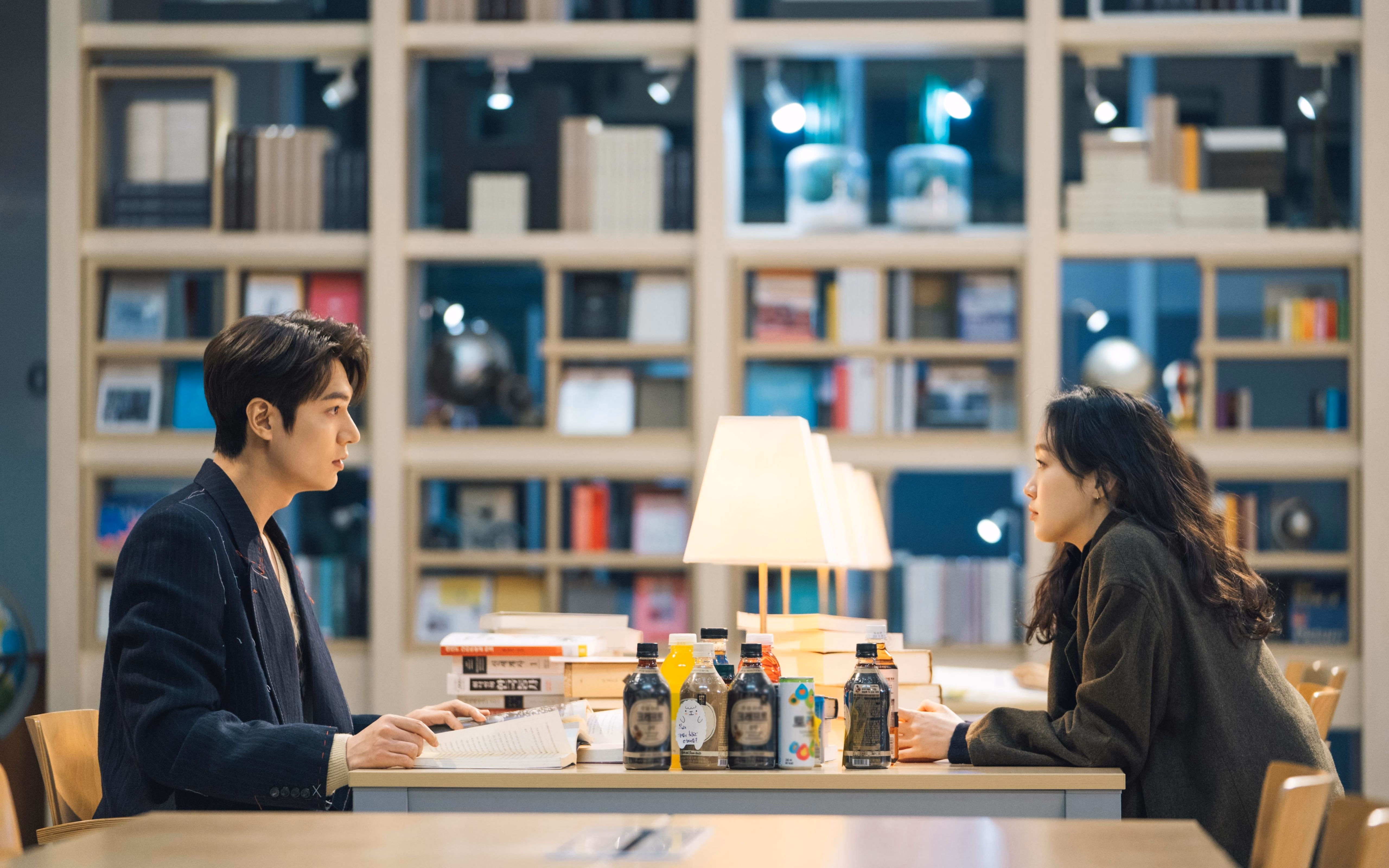 东方与西方的足球舞台,决定力在生死战与争冠战中的双重奏